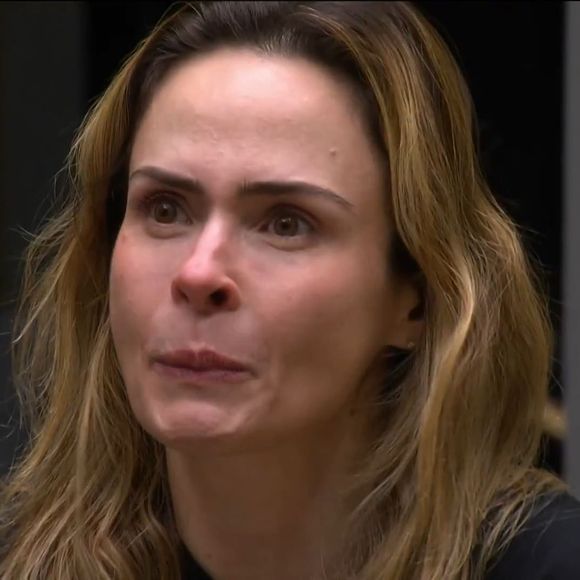 Ana Paula chorou ao se defender após ser indicada ao Paredão