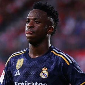 Vini Jr. ‘não está muito feliz na capital espanhola’, de acordo com a publicação, o que reforça ainda mais as chances de uma transição