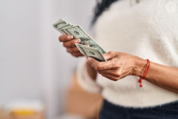 Notas e moedas continuam fazendo parte da rotina de muita gente. E, segundo a psicologia, isso pode estar relacionado a uma habilidade importante: administrar melhor os próprios gastos