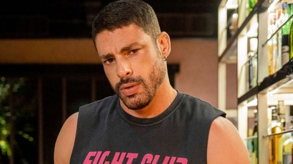 Cauã Reymond, o César de Vale Tudo, publicou uma foto nu em ensaio artístico e gerou reações intensas nas redes sociais