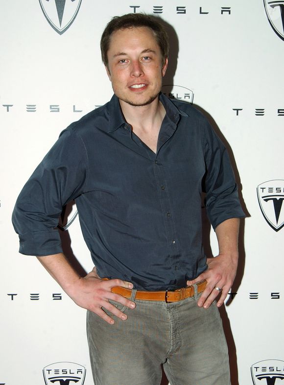 2008: Elon Musk já começava a mudar seu visual, apesar de ainda sutil