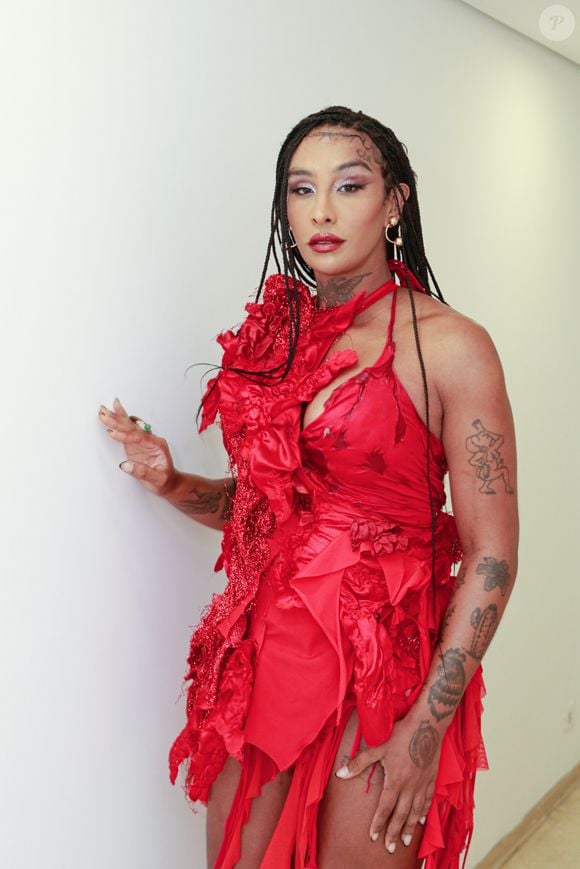 Linn da Quebrada contou já ter sido internada duas vezes para se tratar