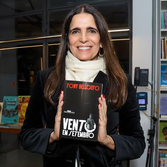 Malu Mader achou que se tratava de um assalto, mas, na verdade, eram os paparazzi, que passaram o dia escondidos atrás de uma árvore e dentro de um carro, segundo o site O Fuxico