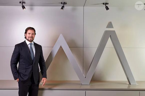 Antes da prisão, Daniel Vorcaro usava um visual bem diferente, com cabelo estiloso e barba bem recheada