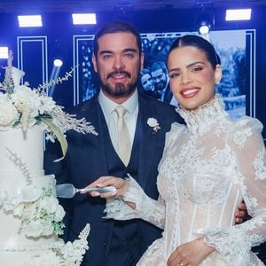 Para a recepção, Luana Sales trocou o vestido de princesa por uma criação de alta-costura assinada por Fábio Ferreira