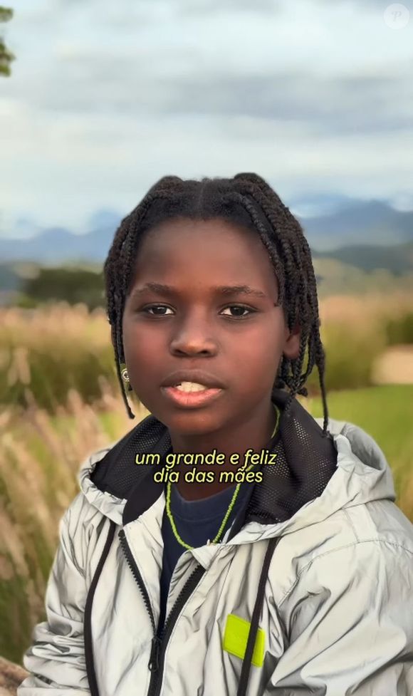Filho do meio de Giovanna Ewbank e Bruno Gagliasso, Bless está com 11 anos de idade
