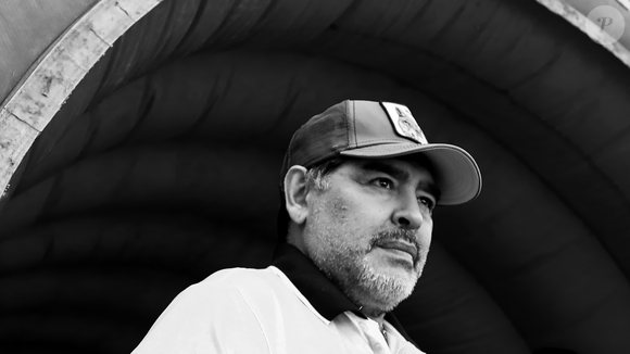 Julgamento da morte de Maradona: equipe médica que tratou do jogador nos últimos dias de vida pode ser condenada por homicídio simples com dolo eventual