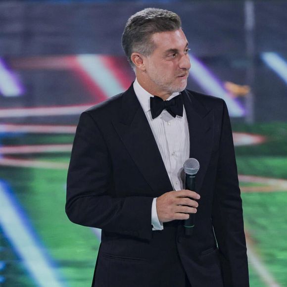 Luciano Huck recebeu Carlos Alberto de Nóbrega em gravação do 'Domingão com Huck' e festejou boa relação entre Globo e SBT