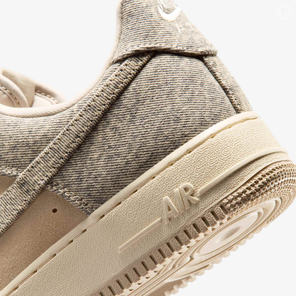 O amortecimento Nike Air é outro destaque do Air Force 1, oferecendo uma proposta de conforto leve para acompanhar a rotina ao longo do dia sem abrir mão do visual clássico do modelo.