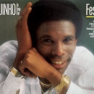 Assim estava Neguinho da Beija-Flor na capa do disco 'Festejo', lançado em 1988