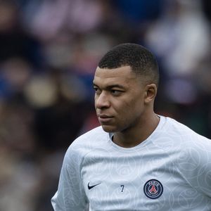 "Para mim, Neymar é um jogador que faz muita diferença. Eu joguei com ele, aprendi muito com ele", disse Mbappé
