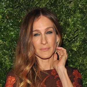 Truque do 'smokey eye' para pele madura levanta o olhar e evita efeito pesado