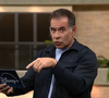 Leandro Hassum chamou atenção no Casa do Patrão ao surgir lendo um suposto recado do Disney+ após a repercussão da gafe envolvendo o nome da plataforma