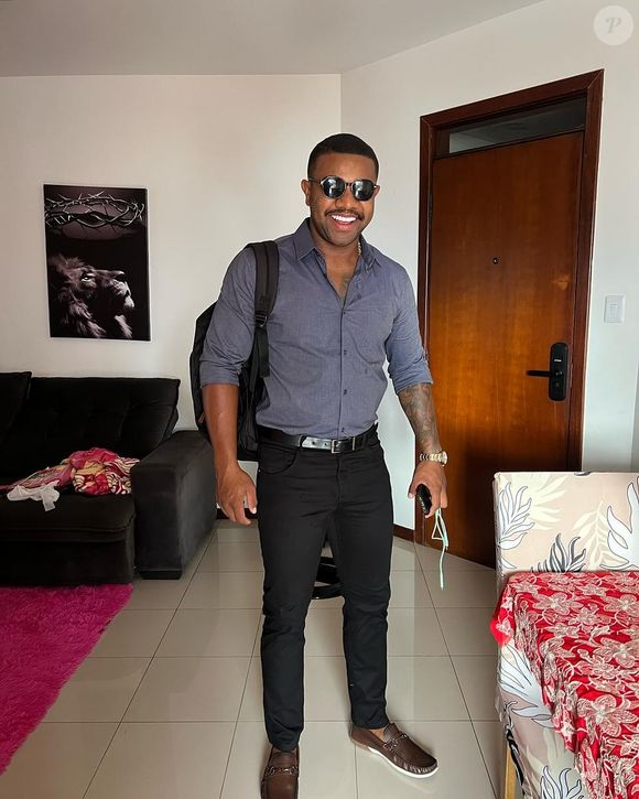 Davi Brito afirmou que a cirurgia correu bem; ele já está em casa