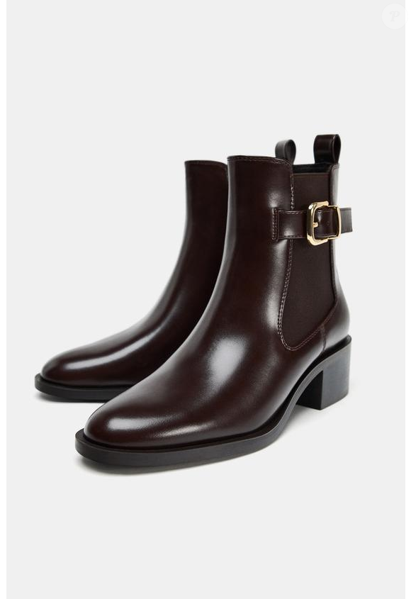 O segredo do seu sucesso está nos pequenos detalhes que atualizam este clássico para torná-lo ainda mais atraente nesta temporada, e entre eles, a cor se destaca: o bordô, que, com exceção do marrom chocolate, está fazendo uma entrada forte neste início de primavera.