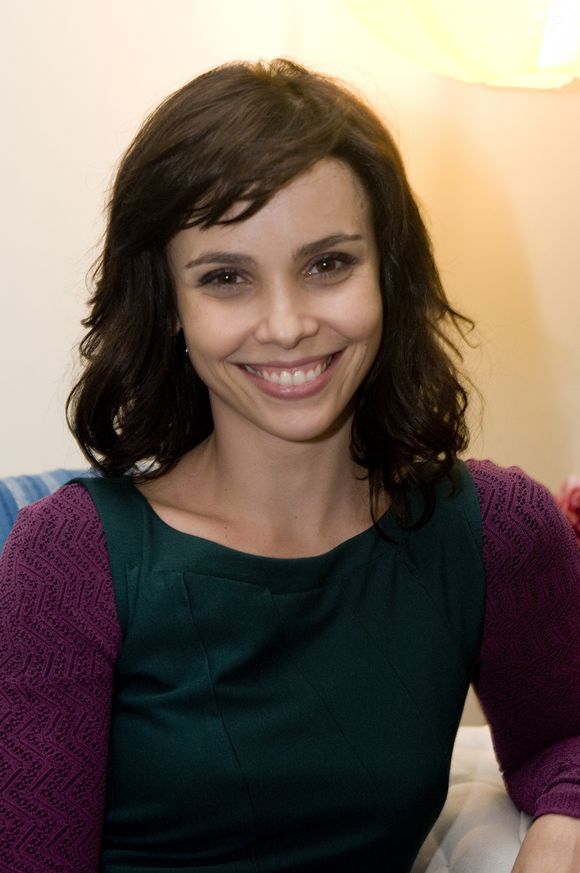 Débora Falabella com o cabelo na altura dos ombros foi a Mary de 'Homens de Bem' (2011)
