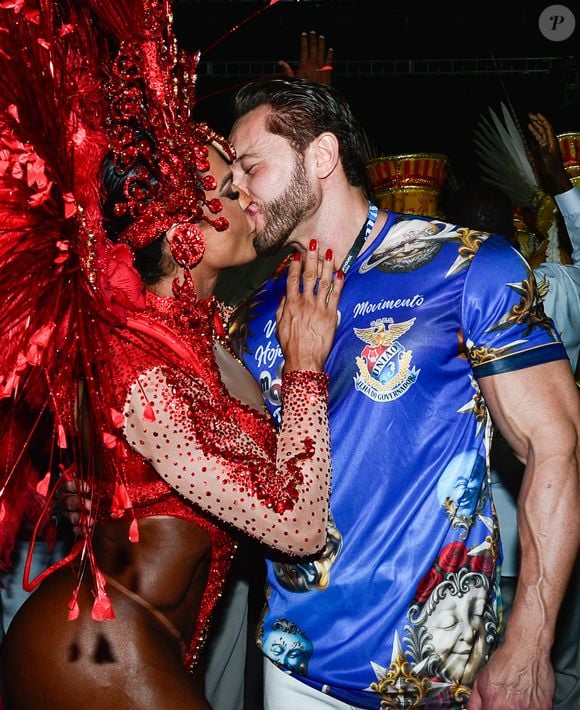 Carnaval 2026: Gracyanne Barbosa e Gabriel Cardoso se beijaram ainda antes do desfile da União da Ilha