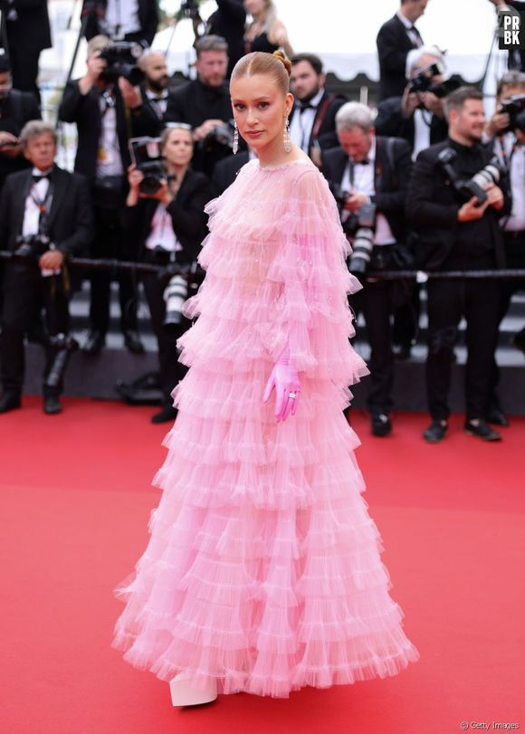 Antes de Barbiecore ser tendência Marina Ruy Barbosa apostou neste look ao ir em Cannes.