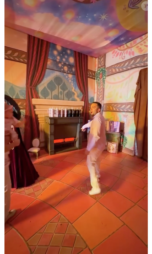 Primeiro ambiente da festa reconstruiu o quarto da Rapunzel