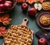 Inspirado nas tonalidades da tradicional torta de maçã norte-americana, o New Balance 9060 'Linen Burgundy' combina visual aconchegante e design contemporâneo para quem busca estilo sem abrir mão do conforto