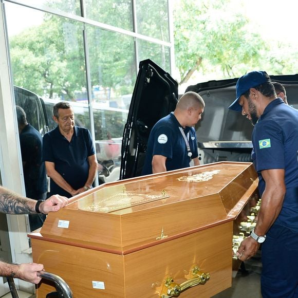 Corpo de Gerson Brenner deixou velório no começo da tarde de 25 de março de 2026