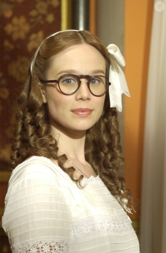 Da ingenuidade do início ao visual sofisticado inspirado no art déco, Ana Francisca (Mariana Ximenes) virou um dos maiores ícones das novelas dos anos 2000 e segue despertando nostalgia até hoje