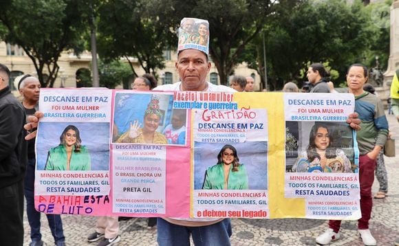 Preta Gil ganhou diversas homenagens do público em seu velório nesta sexta-feira (25)