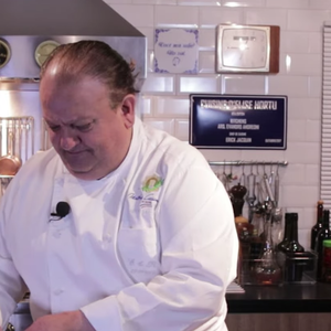 Quentão do Érick Jacquin é simples de fazer e tem ingredientes comuns, como a cachaça, laranja e limão
