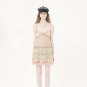 Vestido usado por Marina Ruy Barbosa no dia 1 dos desfiles é da marca Valentino