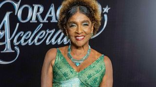 8 hábitos atemporais que pessoas de 60 e 70 anos mantêm e que as tornam mais felizes do que os jovens viciados em tecnologia