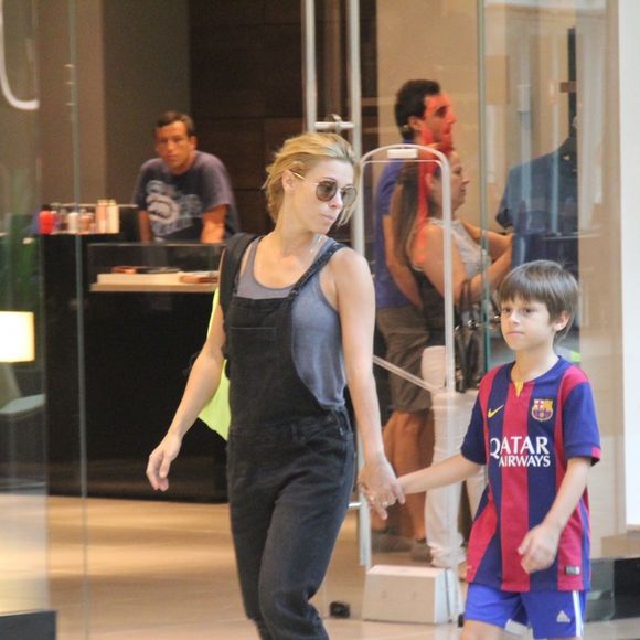 Atriz Carolina Dieckmann é mãe de dois filhos: Davi Frota e José Worcman