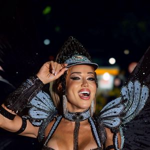 Mulher Abacaxi é musa da Tradição e rainha de bateria da Chatuba de Mesquita