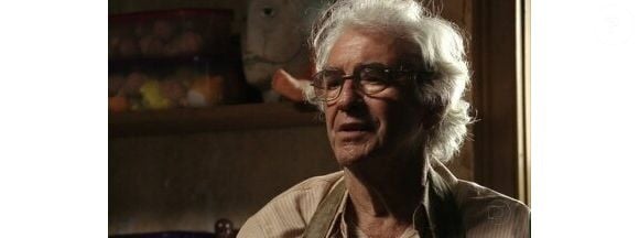 Encerramos a lista com o galã 70+, Juca de Oliveira, que faleceu aos 91 anos em 2026. Em 'Avenida Brasil', ele interpretou o pai monstruoso de Carminha (Adriana Esteves) Santiago.