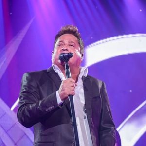 "Esse aqui é o único que me liga umas três, quatro vezes por semana e manda mensagem. Os outros nem sinal de fumaça dão", afirmou Leonardo