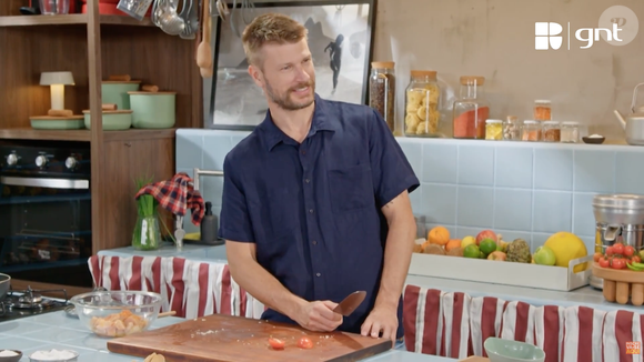 Rodrigo Hilbert ensinou a fazer uma coxinha de frango sem massa que fica deliciosa e cabe na dieta