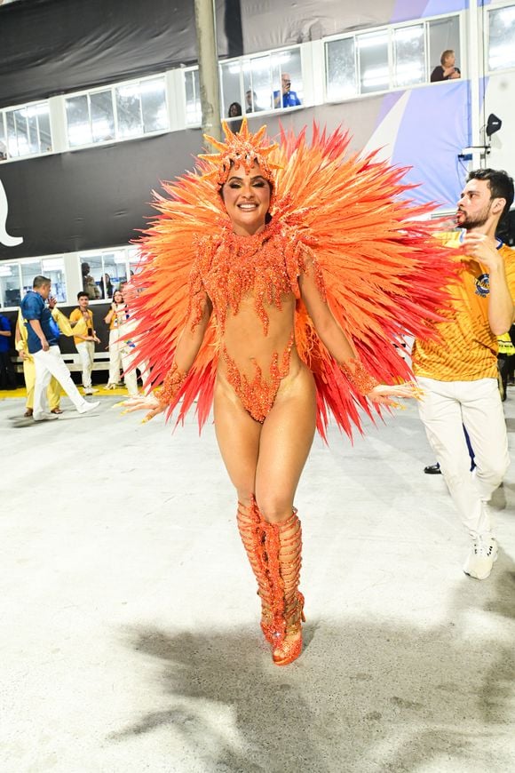 Rainha de bateria da Unidos da Tijuca, Mileide Mihaile trouxe fantasia cheia de efeitos especiais