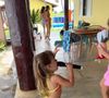 Neste aqui, Bruna Marquezine se divertiu com Maria Alice e Maria Flor, filhas de Virgínia Fonseca