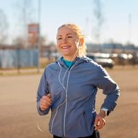 100 passos por minuto: a partir dos 40 anos, caminhar com maior intensidade e velocidade é o hábito simples vai revolucionar sua saúde