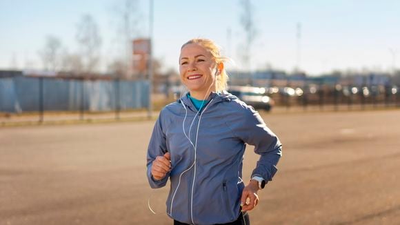 100 passos por minuto: a partir dos 40 anos, caminhar com maior intensidade e velocidade é o hábito simples vai revolucionar sua saúde