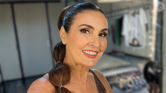 A maquiadora profissional Maria Ferjol revelou uma técnica de maquiagem para mulheres com mais de 40 anos que pode ajudar a criar visualmente um “efeito lifting” no rosto. Segundo ela, o segredo está em respeitar uma linha imaginária durante a aplicação de contorno, blush e bronzer