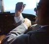 Na novela 'Vale Tudo', escrita por Gilberto Braga, o corrupto Marco Aurélio dá uma 'banana  ao Brasil em seu jatinho particular.