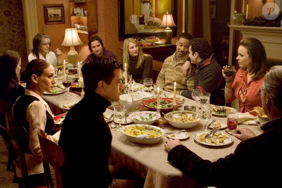 O fenômeno conhecido como "Holiday Blues" ou "Christmas Depression" está diretamente ligado à pressão cultural reforçada por redes sociais e publicidade, que vendem a ideia de harmonia familiar e celebrações perfeitas