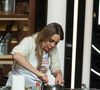 Rachel Sheherazade teve dificuldade para preparar peixe na estreia do 'MasterChef Celebridades 2025', optando por carne em atividade em dupla