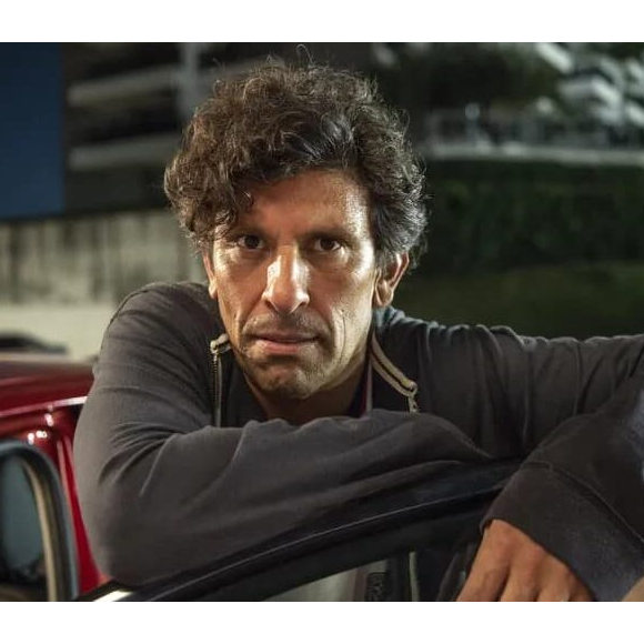 Milhem Cortaz, que foi o Osmar de 'Volta por Cima', revelou vícios antigos em programa do Canal Brasil.  "Eu parei a cocaína, parei o cigarro, e esse refrigerante com essa marca famosa que todo mundo conhece eu sofro até hoje para não tomar"