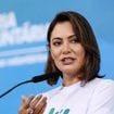 'Encontra-se em tratamento clínico especializado, sem previsão de alta hospitalar': aos 44 anos, Michelle Bolsonaro está internada em Brasília por crise de enxaqueca; médico detalha diagnóstico da candidata ao Senado: 'Náuseas e tontura, uma piora no sono, na atenção e na memória'