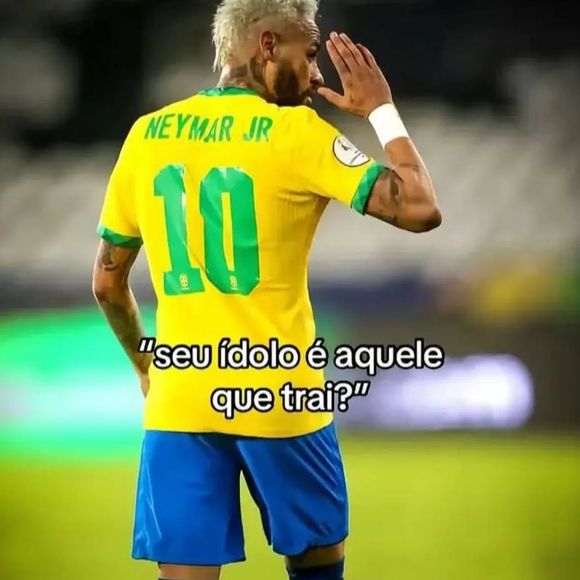 O post do pai de Neymar abre com a pergunta: ‘Seu ídolo é aquele trai?’. ‘Não’, responde a imagem seguinte