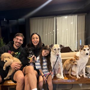 Atualmente com 45 anos, Sabrina Sato está casada com Nicolas Prattes e é mãe de Zoe