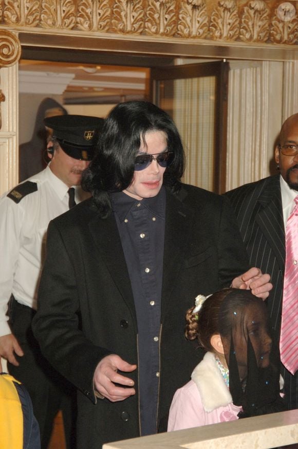 Paris Jackson, filha do meio de Michael Jackson, revelou em entrevista ao podcast On Purpose, de Jay Shetty, detalhes dolorosos sobre o período em que enfrentou o vício em drogas e contou como conseguiu encontrar um caminho de recuperação
