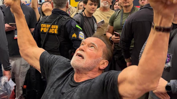 Arnold Schwarzenegger, aos 78 anos, está se preparando intensamente na academia para a sequência de 'Conan, o Bárbaro'