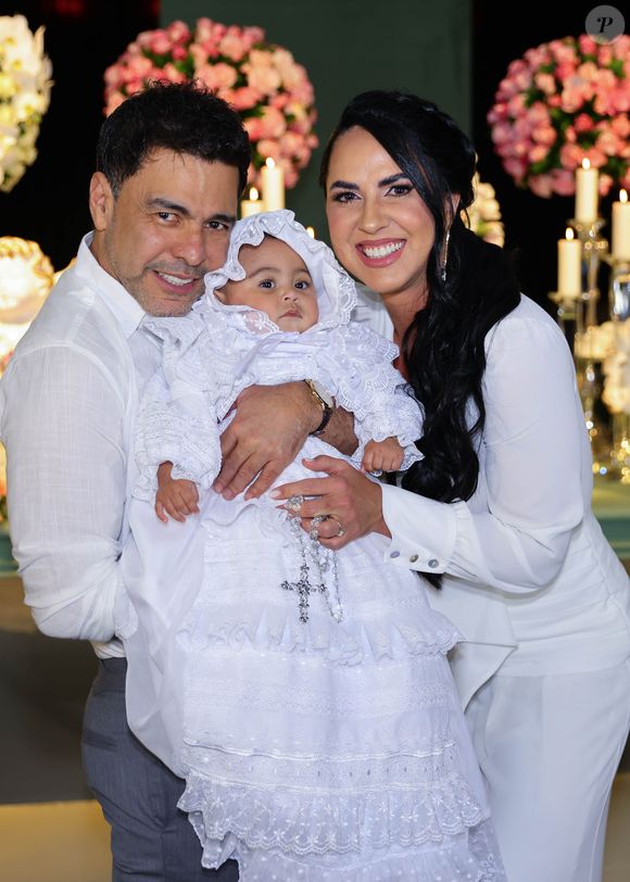 Zezé Di Camargo e Graciele Lacerda batizam a filha, Clara, em 18 de agosto de 2025, um dia após aniversário do cantor